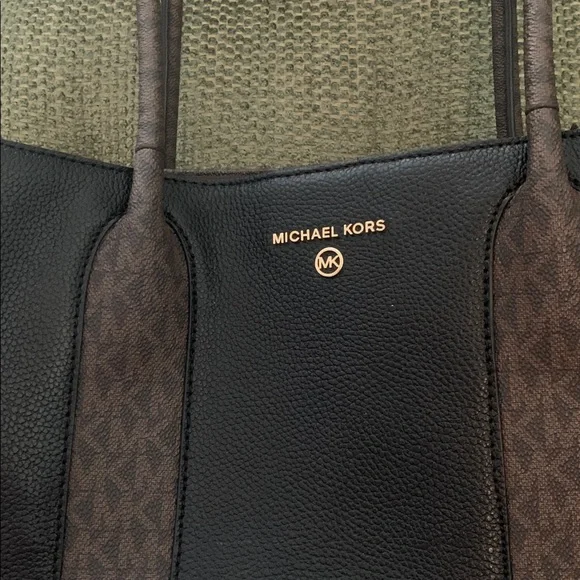 Michael Kors Austin Large Pebbled Leather Satchel - Picture 2 of 15